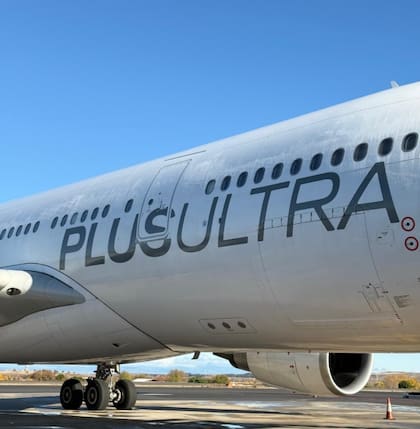 La aerolínea Plus Ultra desembarcó en la Argentina para ofrecer el vuelo Buenos Aires - Madrid (Instagram: @plusultralineasaereas)