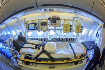 La aeronave médica cuenta con unidad de cuidados intensivos