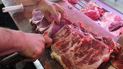 La carne vacuna subió 1,1% en febrero pasado y el pollo lo hizo más: 5,7%