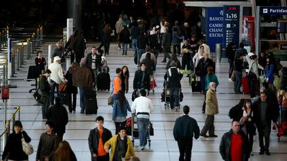 La AFIP flexibilizó el control aduanero a viajeros para residentes que viajan al exterior