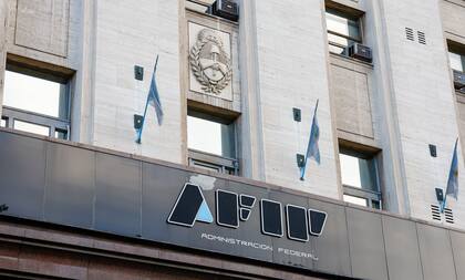 La AFIP publicó nuevos valores para el cálculo del impuesto a las ganancias, pero los datos serían revisados