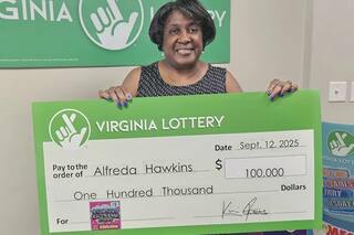 Encontró una caja de billetes de la lotería en el armario y casi se desmaya al conocer su fortuna