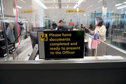 La agencia advierte sobre los riesgos de viajar fuera de Estados Unidos con el Estatus de Protección Temporal