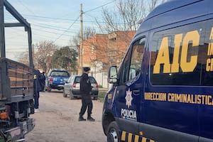 Los sicarios que ejecutaron a un hombre dejaron una nota para que quede en claro el móvil del crimen