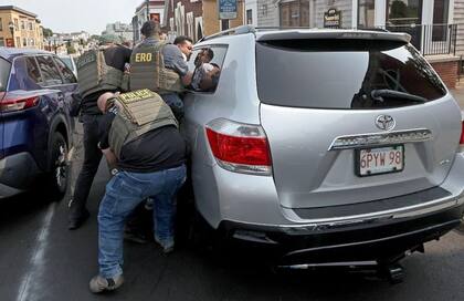 La agencia federal aseguró que los operativos migratorios continuarán pese al cierre del gobierno