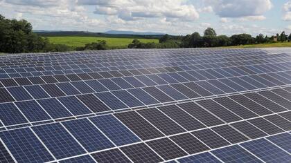 La Agencia Internacional de Energía ha planteado que los proyectos de energía solar "ahora ofrecen algunos de los menores costos en electricidad nunca antes vistos".