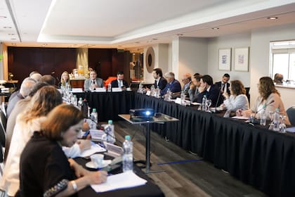 La agenda de Jarbas Barbosa, director de la OPS, incluyó una reunión con los ministros de Salud provinciales para compartir el cambio de estrategia del organismo