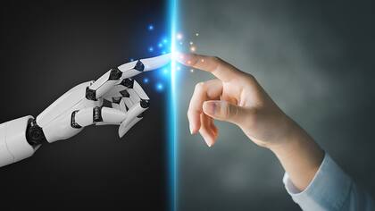 La AGI tiene la misma capacidad intelectual que un humano.