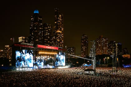 La aglomeración de gente frente al escenario resulta una postal impensada hasta hace un tiempo