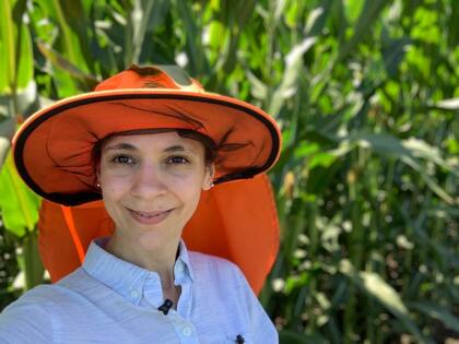 La agrónoma Paula Demarco, haciendo investigación a campo en Kansas, Estados Unidos