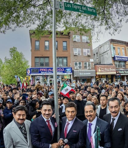 La agrupación del regional mexicano, Los Tigres del Norte, reciben nombramiento de calle en Nueva York en su honor. Foto: Instagram / @lostigresdelnorte