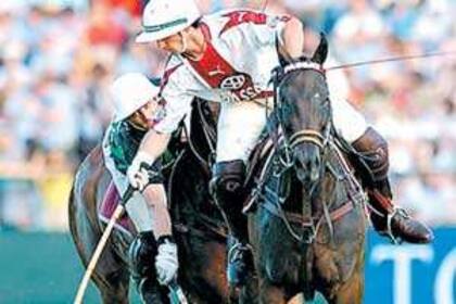 Estilista de la equitación, pensador del polo: Miguel Novillo Astrada fue el mejor jugador de la temporada 2003 y el primero de su clan en recibir los 10 goles de handicap.