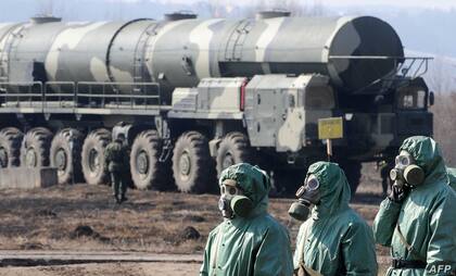 El Ministerio de Defensa de Rusia reveló el pasado lunes haber comenzado a preparar sus fuerzas para trabajar en condiciones de contaminación radiactiva, biológica o química.