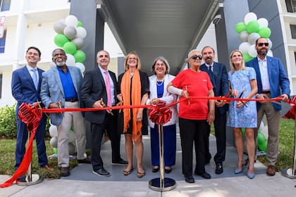 La alcaldesa Daniella Levine Cava inauguró las viviendas asequibles en Miami-Dade