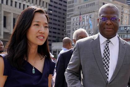 La alcaldesa Michelle Wu defendió en conferencia de prensa la decisión de mantener vigente la Trust Act
