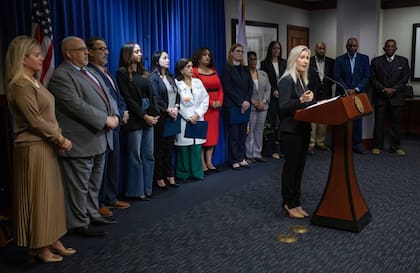 La alcaldesa de Jacksonville mostró su desapruebo a la nueva ordenanza, pero sostuvo que no veía una vía efectiva para frenar la promulgación de la ley