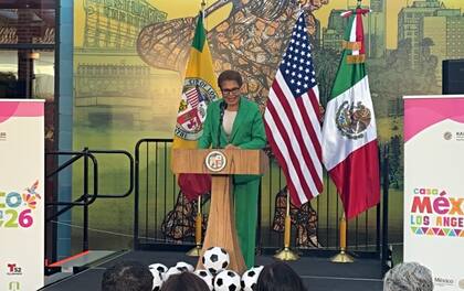 La alcaldesa de Los Ángeles asistió a la presentación de la "Casa México" para el Mundial 2026