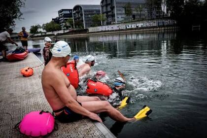 La alcaldesa de París asegura que el agua del Sena estará lo suficientemente para celebrar varias priebas de natación durante los Juegos Olímpicos