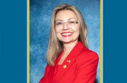 La alcaldesa de Sunny Isles Beach, Larisa Svechin, impulsa medidas de respuesta ante el fenómeno