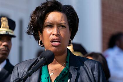 La alcaldesa de Washington D.C. Muriel Bowser (Archivo)