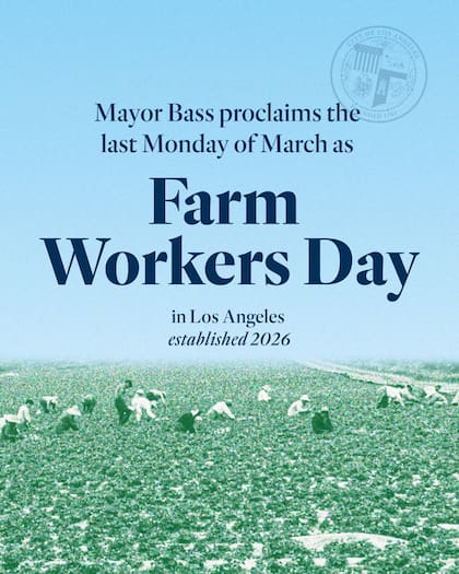 La alcaldesa Karen Bass reemplaza el Día de César Chávez por el Día de los Trabajadores Agrícolas en Los Ángeles
