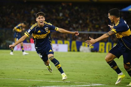 La alegría de Aranda luego de su primer gol en Primera