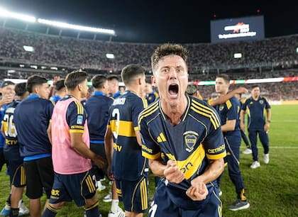 La alegría de los jugadores de Boca tras el triunfo 1 a 0 de visitante (Foto: @anderherrera)