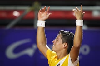 Báez, el futuro del tenis argentino, dio un show de drops y logró su primer éxito ante un Top 20