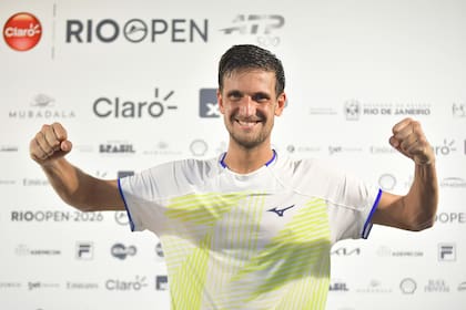 La alegría del checo Kopriva, que venció a Juan Manuel Cerúndolo por 6-4 y 6-4 y jugará una semifinal de Río de Janeiro contra el platense Etcheverry.