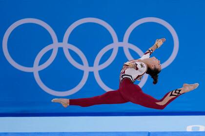 La alemana Paulina Schaefer Betz en acción durante los ejercicios de piso en la gimnasia de los Juegos Olímpicos de Tokio el 25 de julio del 2021. 