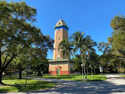 La Alhambra Water Tower fue construída antes que todas las propiedades de Coral Gables