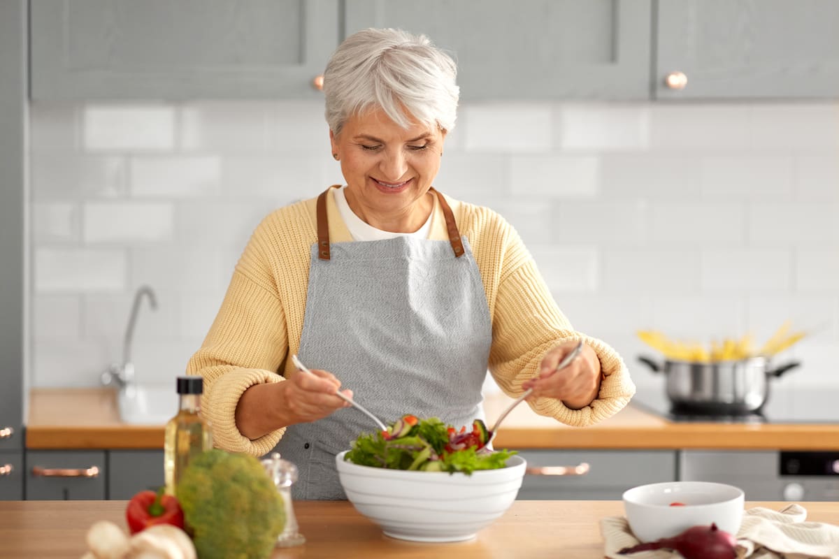 Tres fuentes de proteína que protegen la masa muscular en mayores de 50 años