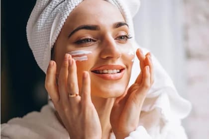 La alimentación saludable y las espinacas mejoran el aspecto de la piel