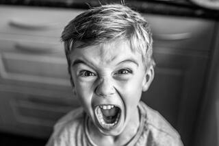 La técnica que ayuda a gestionar las emociones oscuras para afrontar los problemas cotidianos