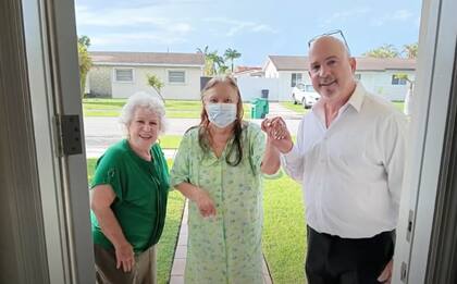 La anciana, que había perdido casi toda la vista, firmó sin darse cuenta un poder legal que daba a su asistente el control de sus bienes