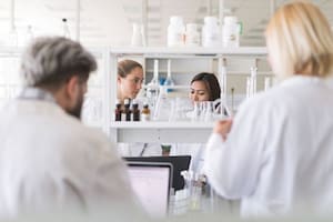 La Anmat dispuso la eliminación de la habilitación sanitaria de un laboratorio