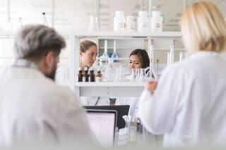 La Anmat dispuso la eliminación de la habilitación sanitaria de un laboratorio