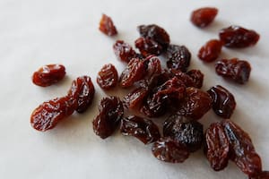 La Anmat prohibió un suplemento dietario y una marca de pasas de uva