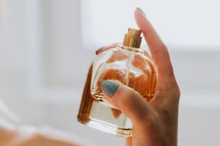 La Anmat retiró del mercado el lote de un perfume ante el riesgo de posibles efectos en la salud