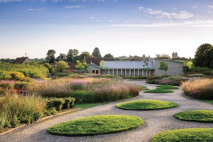 La antigua granja de Durslade, transformada en una galería de vanguardia a la que se le sumó un jardín diseñado por el prestigioso paisajista holandés Piet Oudolf.