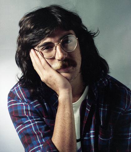 La aparición de Serú Girán marcó un quiebre en el estatus de Charly García como figura pública, volviéndose un personaje algo incómodo para parte de la escena rockera. En la primavera del 79 fue por primera vez al programa de Mirtha Legrand