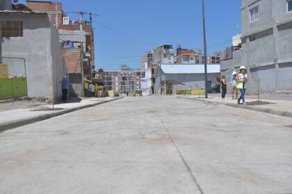 La apertura de calles es uno de los hitos de la urbanización en villas porteñas; permiten el ingreso de servicios y vehículos
