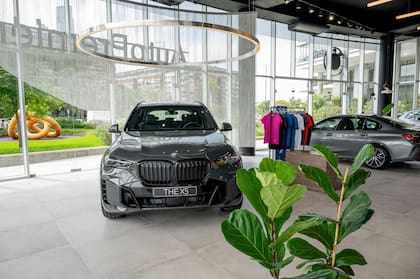 La apertura de un nuevo concesionario de BMW marca el ritmo de un futuro que se ve con buenos ojos