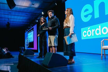 La apertura estuvo liderada por Luciano Nicora, vicepresidente de Endeavor Argentina; Julia Bearzi, directora ejecutiva de Endeavor Argentina; y Florencia Sesospal, directora de Endeavor Córdoba