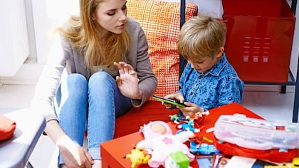 Las niñeras y cuidadores de adultos reciben el tercer tramo de aumentos del último acuerdo