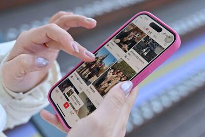 La aplicación parece una combinación de Instagram y TikTok.