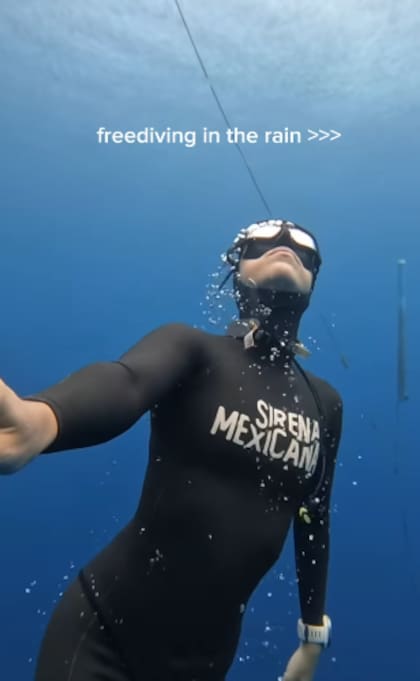 La apnea es un deporte de riesgo que debe practicarse con un compañero (Instagram/@camilajaber)