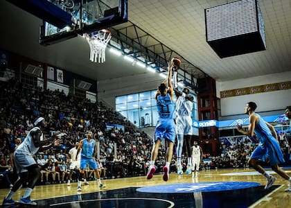 La Argentina cayó ante Bahamas en el estreno; los centroamericanos tienen tres jugadores NBA