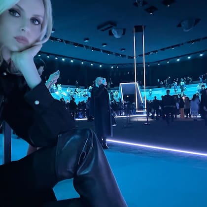 La argentina fue invitada a la front row del show con la tercera colección de Chemena Kamali en Chloé. La directora artística presentó una propuesta de invierno moderna y urbana