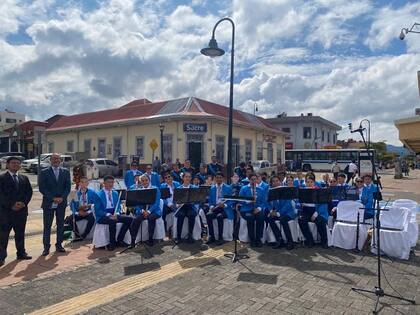 La Argentina le regaló la estatua a Costa Rica por el bicentenario de su independencia